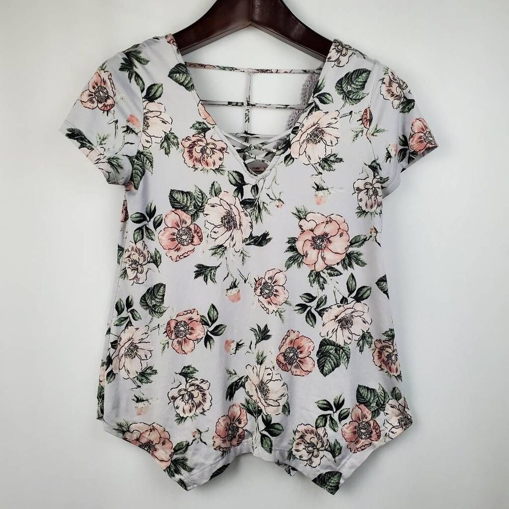 Daytrip Size Small Gray Floral SS Top